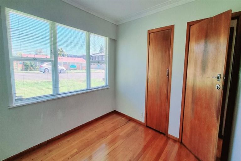 Photo of property in 1a Sutton Crescent, Papatoetoe, Auckland, 2025