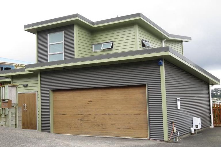 Photo of property in 76 Sheridan Terrace, Johnsonville, Wellington, 6037