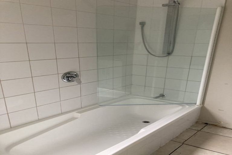 Photo of property in 21 Mona Vale, West Harbour, Auckland, 0618