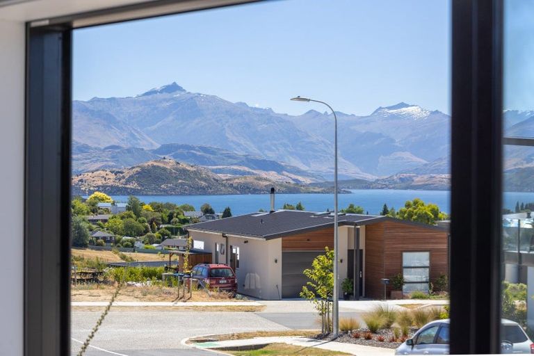 Photo of property in 27 The Heights Avenue, Wanaka, 9305