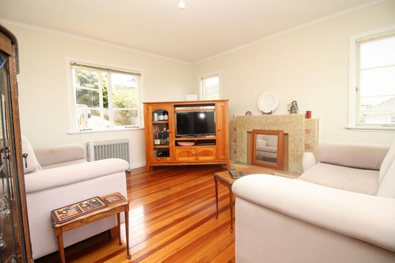 Photo of property in 35 South Lynn Road, Titirangi, Auckland, 0604
