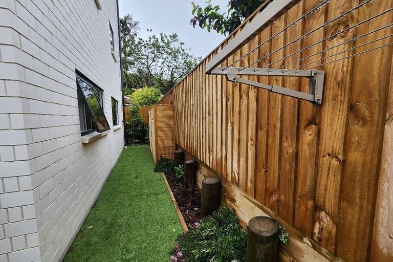 Photo of property in 11/22 Yeovil Road, Te Atatu Peninsula, Auckland, 0610