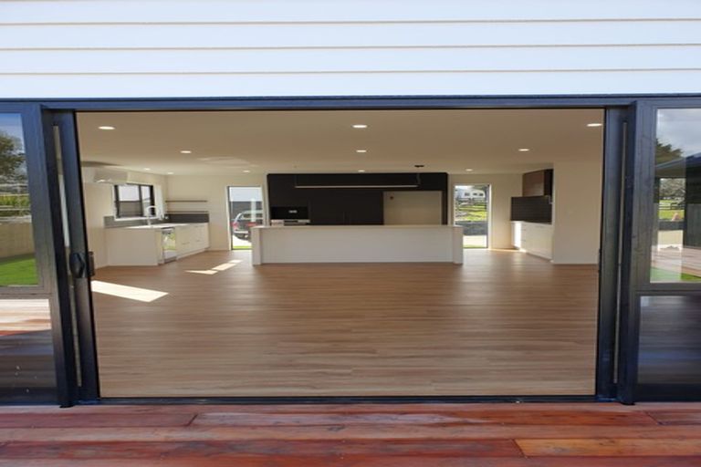 Photo of property in 3 Evan Tasman Lane, Waiuku, 2123