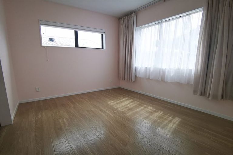 Photo of property in 41 Gossamer Drive, Pakuranga Heights, Auckland, 2010