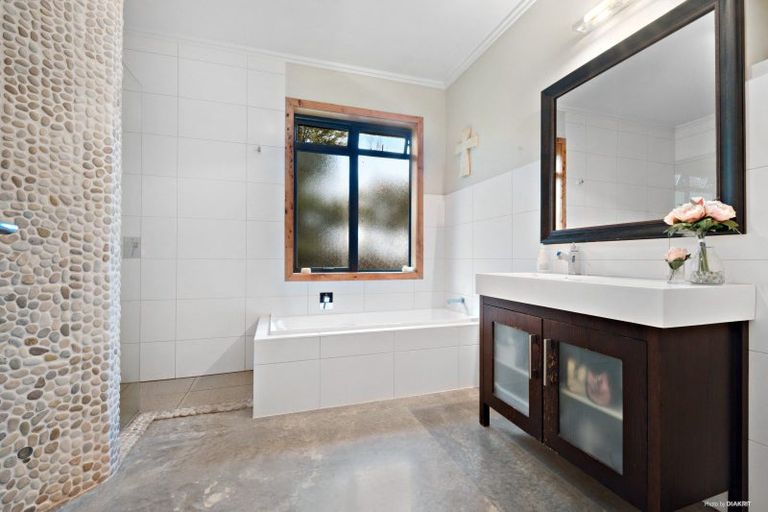 Photo of property in 65 Vaughans Road, Okura, Albany, 0792