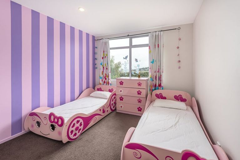 Photo of property in 2 Redcliffs View Lane, Redcliffs, Christchurch, 8081