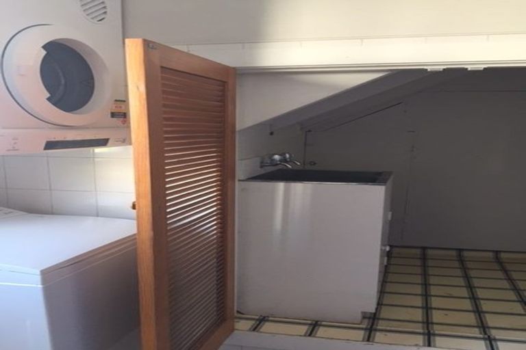 Photo of property in 7a Hawker Street, Mount Victoria, Wellington, 6011