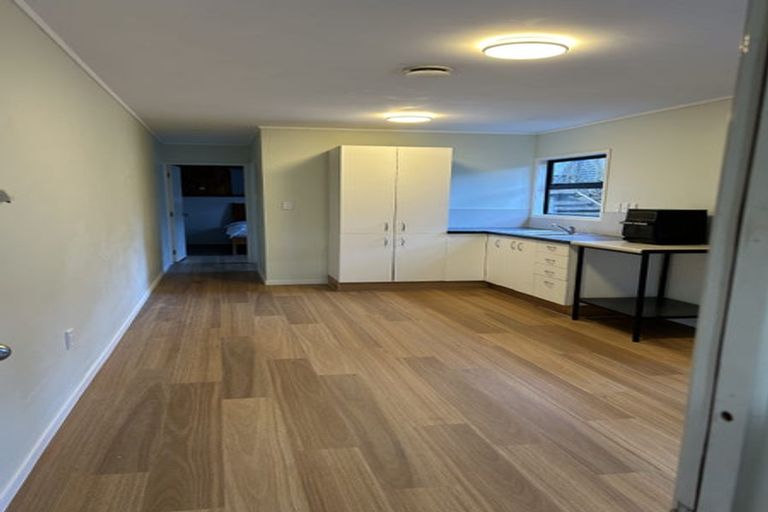 Photo of property in 11 John Bracken Way, Beach Haven, Auckland, 0626