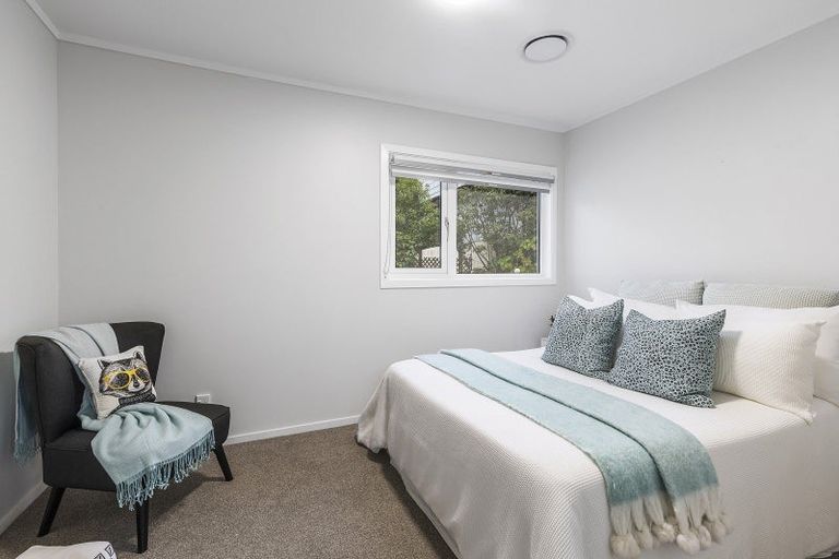 Photo of property in 17 John Witton Drive, Crofton Downs, Wellington, 6035