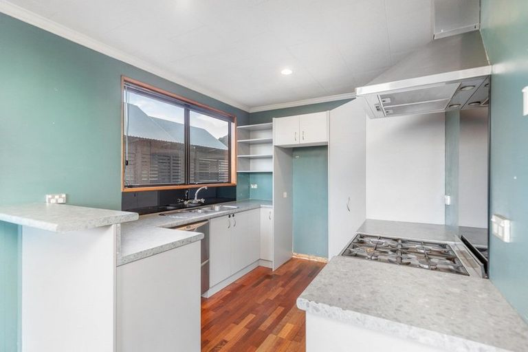 Photo of property in 15 Avalon Crescent, Fernhill, Queenstown, 9300