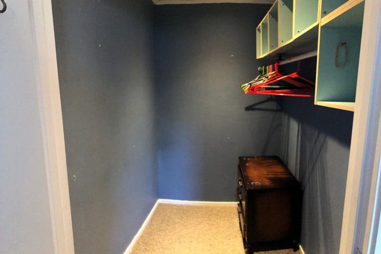 Photo of property in 29 Deverell Place, Northcross, Auckland, 0632