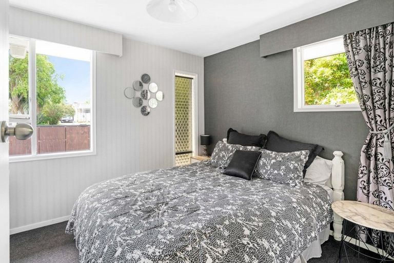 Photo of property in 27 Jenkins Avenue, Redwood, Christchurch, 8051