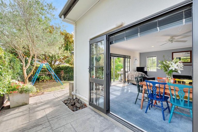 Photo of property in 11 Amberly Rise, Helensville, 0800