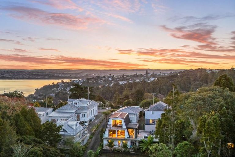 Photo of property in 2/42 Island Road, Beach Haven, Auckland, 0626