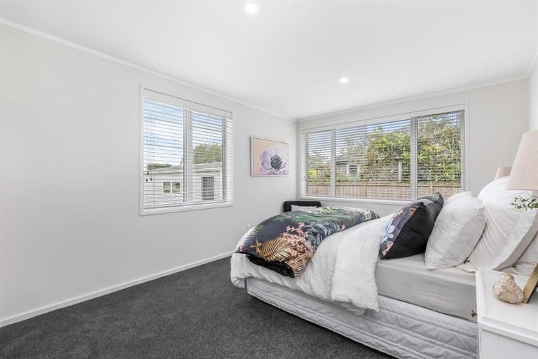 Photo of property in 18 Village Way, Ardmore, Papakura, 2582