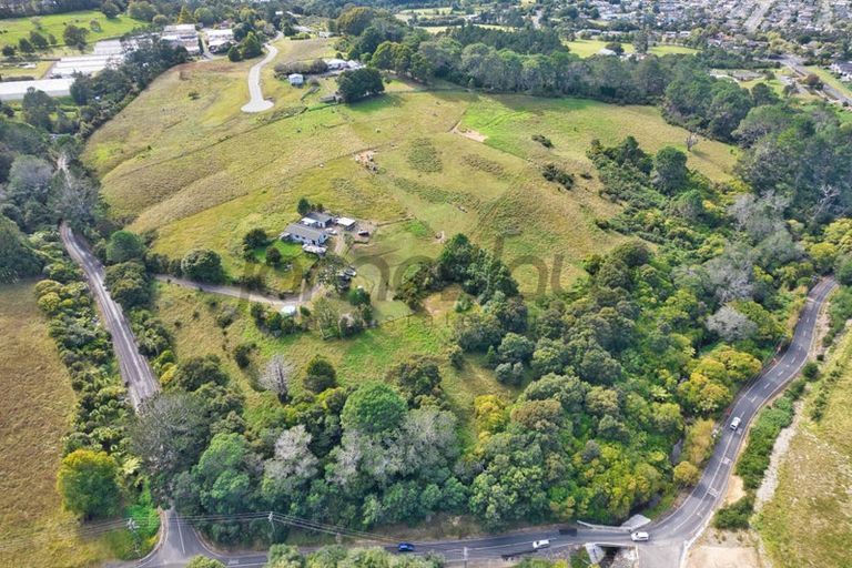 Photo of property in 136 Chamberlain Road, Massey, Auckland, 0614