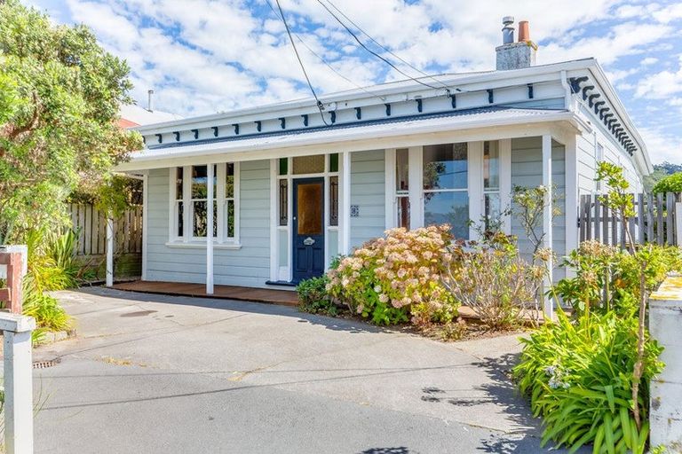 Photo of property in 18 Mills Road, Brooklyn, Wellington, 6021