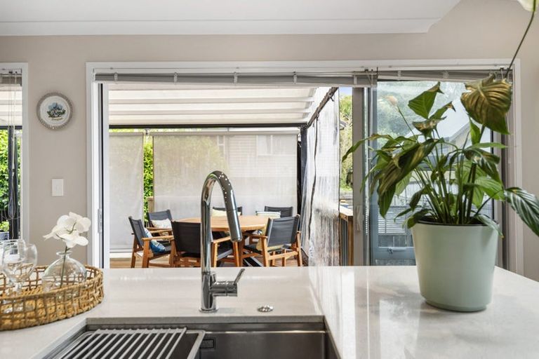 Photo of property in 3f Dallinghoe Crescent, Milford, Auckland, 0620