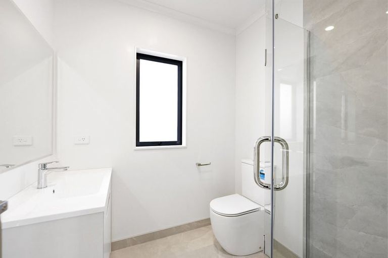 Photo of property in 1/1 Mitcham Avenue, Forest Lake, Hamilton, 3200