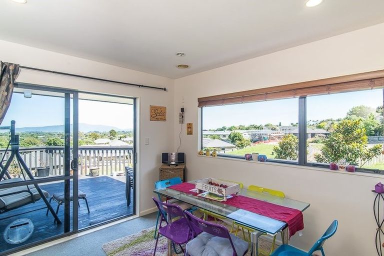 Photo of property in 54 Kakariki Grove, Waikanae, 5036