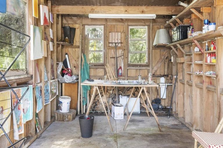 Photo of property in 4 Log Race Road, Piha, New Lynn, 0772