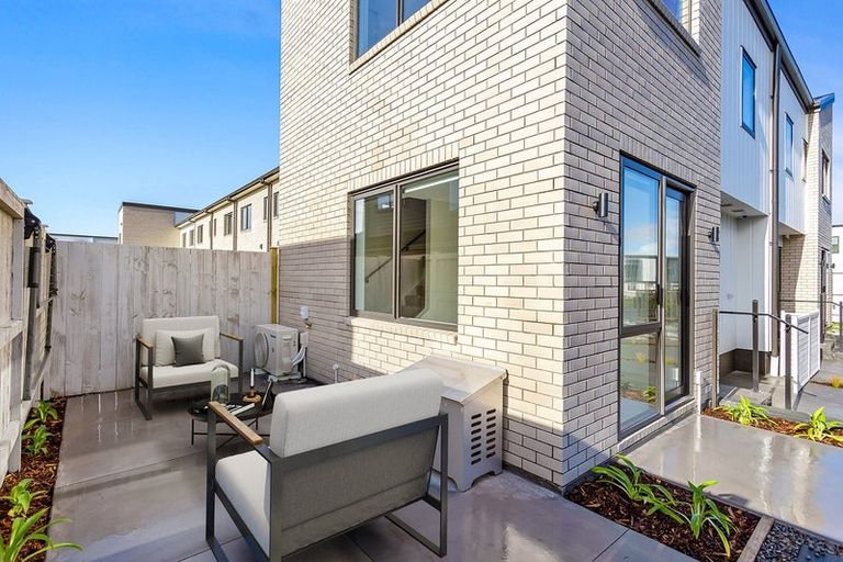 Photo of property in 93 Pepene Avenue, Takanini, Auckland, 2112