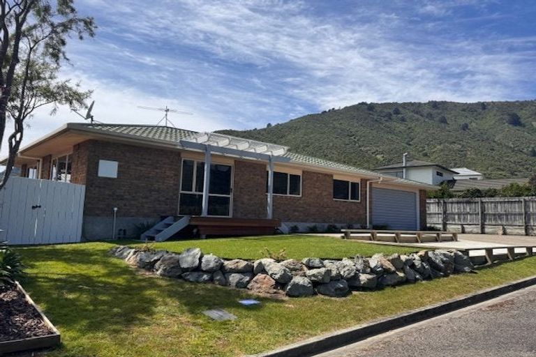 Photo of property in 67 Moana View Road, Waikawa, Picton, 7220