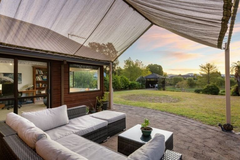 Photo of property in 25 Links View Drive, Omokoroa, 3114