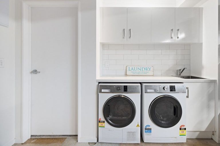 Photo of property in 112 Karewa Parade, Papamoa Beach, Papamoa, 3118