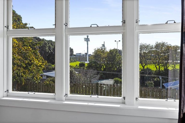 Photo of property in 5e Pembroke Street, Westown, New Plymouth, 4310