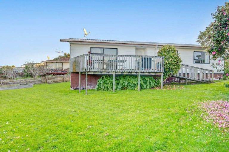 Photo of property in 17 Ngatira Place, Snells Beach, 0920