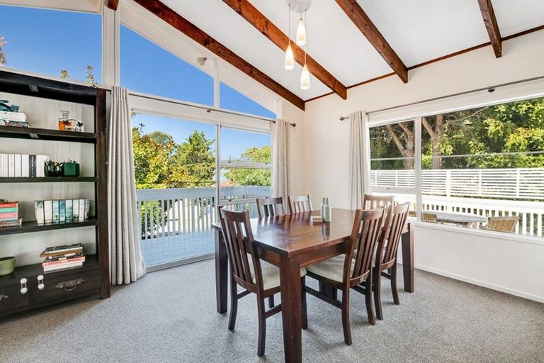 Photo of property in 8 Teviot Place, Totara Vale, Auckland, 0629