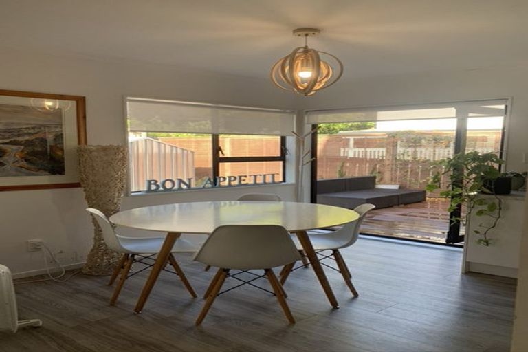 Photo of property in 2/11 Emery Grove, Bayview, Auckland, 0629