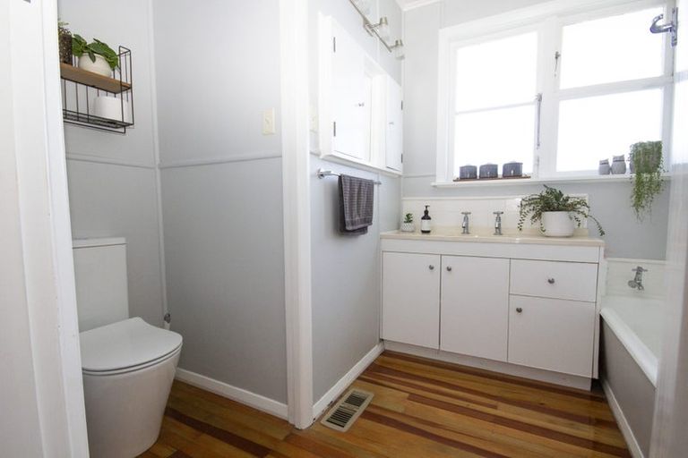 Photo of property in 61 Terou Street, Manaia, 4612