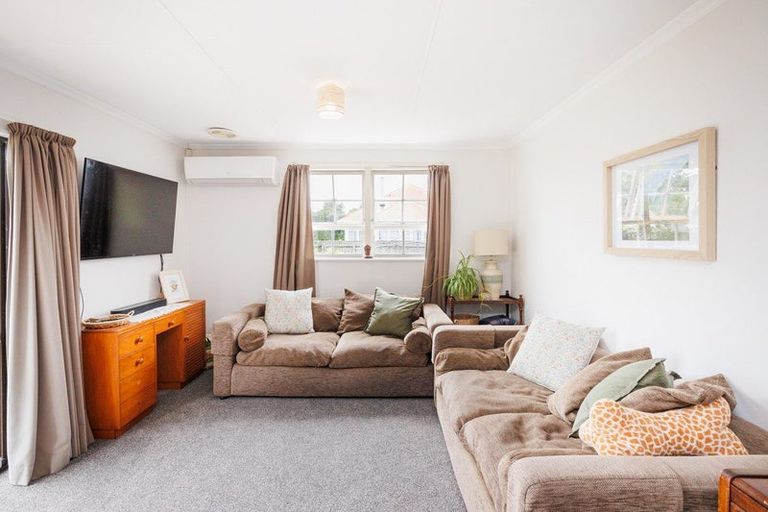 Photo of property in 920 Tremaine Avenue, Roslyn, Palmerston North, 4414