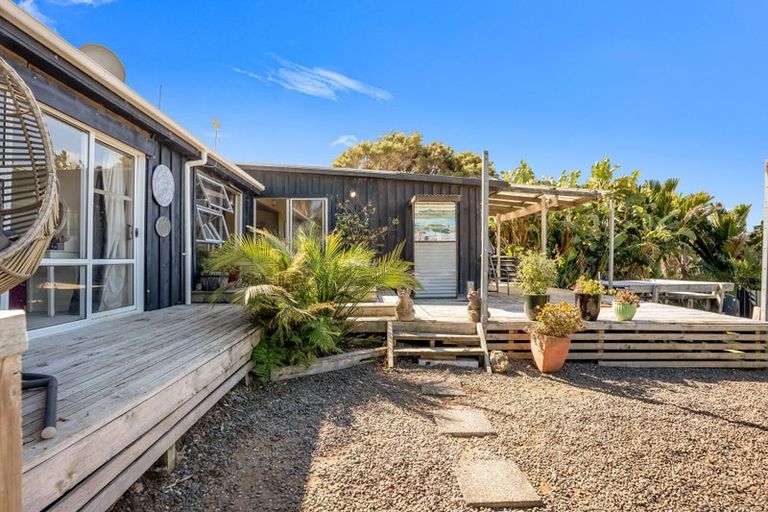 Photo of property in 2856 South Head Road, South Head, Helensville, 0874