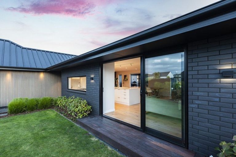 Photo of property in 7 Winning Post Place, Halswell, Christchurch, 8025