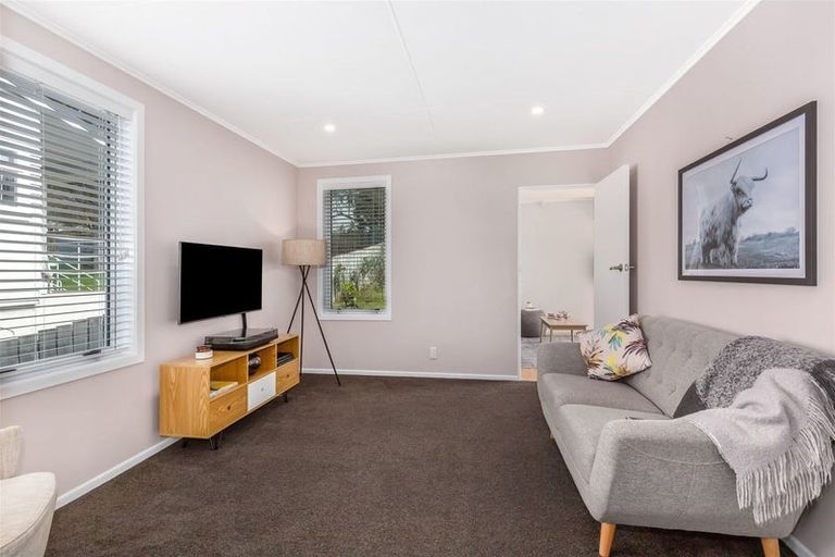 Photo of property in 51 Beaumaris Crescent, Ascot Park, Porirua, 5024