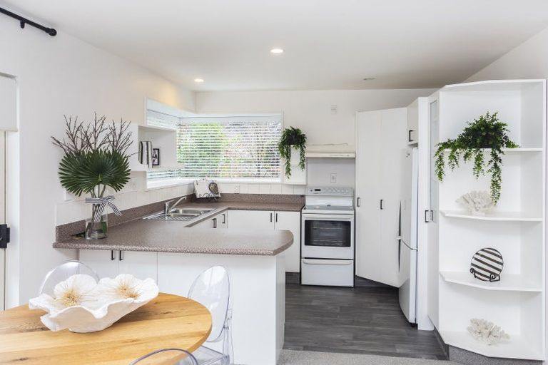 Photo of property in 83a Main Road, Redcliffs, Christchurch, 8081