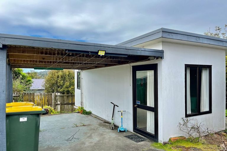 Photo of property in 15 Kotinga Avenue, Glen Eden, Auckland, 0602