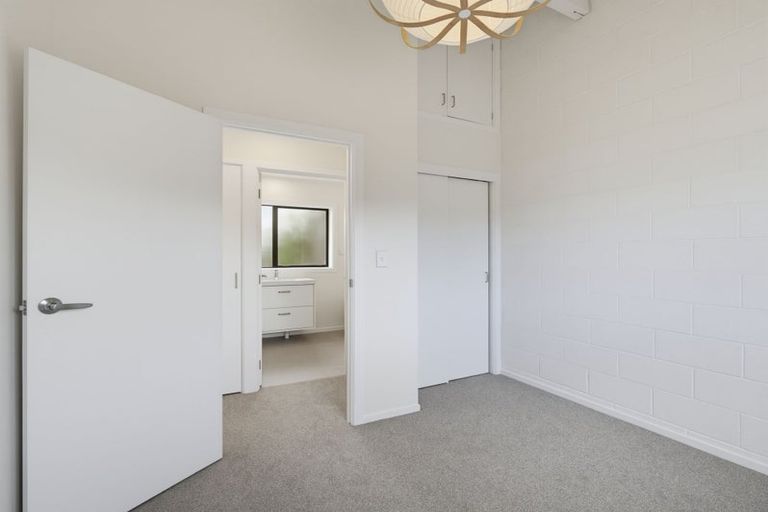 Photo of property in 10 Fantail Court, Orewa, 0931
