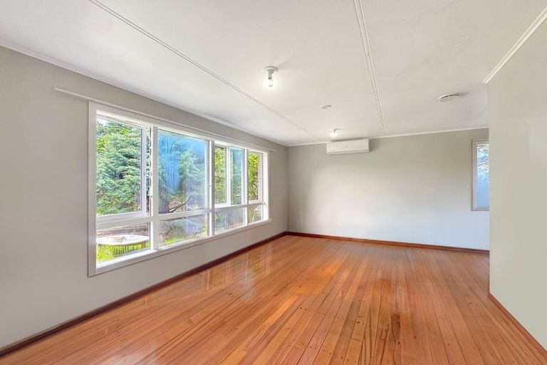 Photo of property in 21 Richmond Hill, Glenside, Wellington, 6037