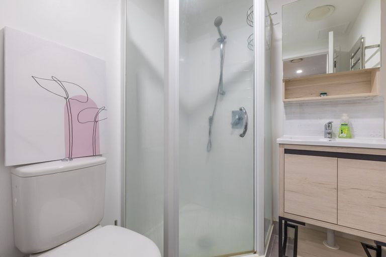 Photo of property in Scotia Tower Apartments, 8a/8 Scotia Place, Auckland Central, Auckland, 1010