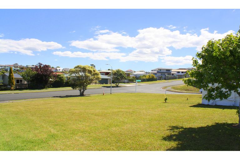 Photo of property in 1 Aurora Avenue, Snells Beach, 0920