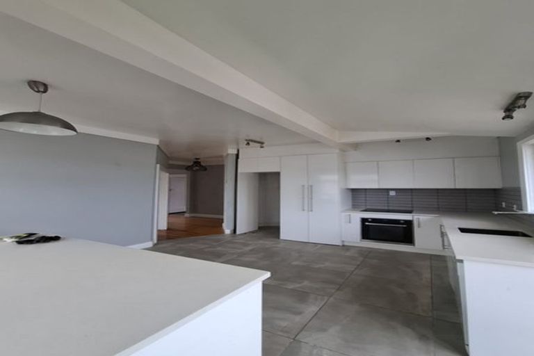 Photo of property in 1/12 Golf Road, New Lynn, Auckland, 0600
