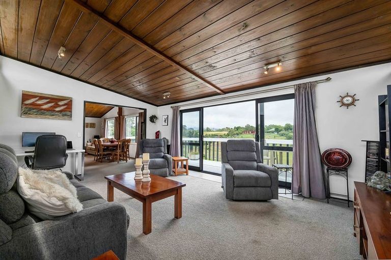 Photo of property in 13 Cargill Place, Frankleigh Park, New Plymouth, 4310