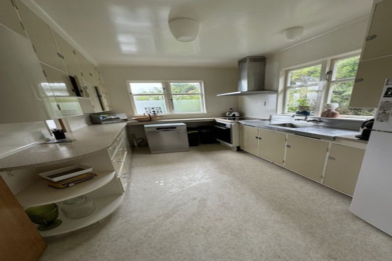 Photo of property in 143 Townsend Road, Miramar, Wellington, 6022