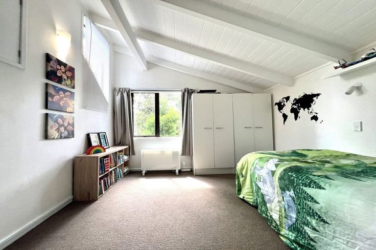 Photo of property in 200 Atkinson Road, Titirangi, Auckland, 0604