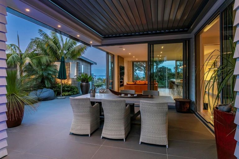 Photo of property in 58a Peter Terrace, Castor Bay, Auckland, 0620