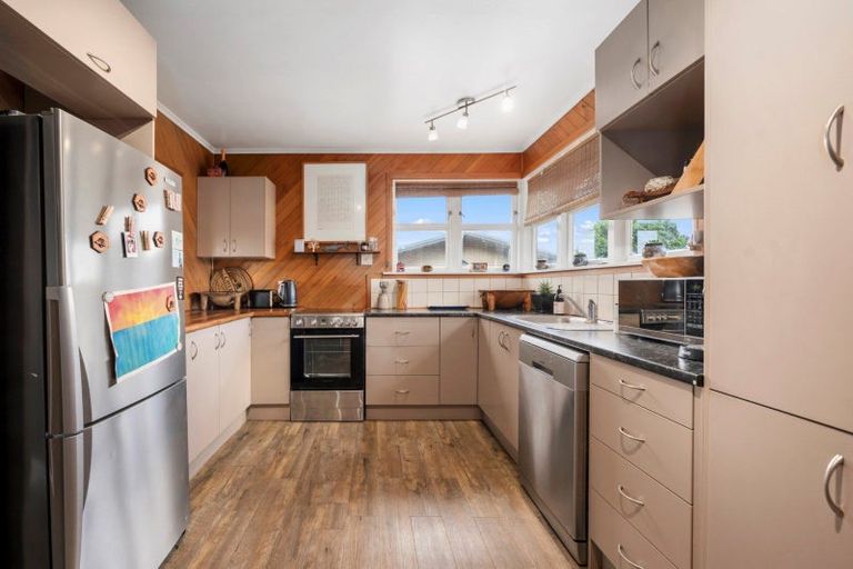 Photo of property in 65 Mountain Road, Western Heights, Rotorua, 3015